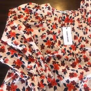 Floral boho loose fit blouse. New and Fun for spring. Size medium.